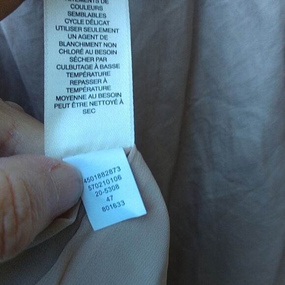 🦋 WHBM Off Shoulder Embroidered Blouse Small NWT - Picture 6 of 8